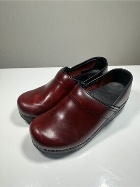 Dansko Professional Leather Clogs Red Antique Brown Size 36 US 5.5 - 6